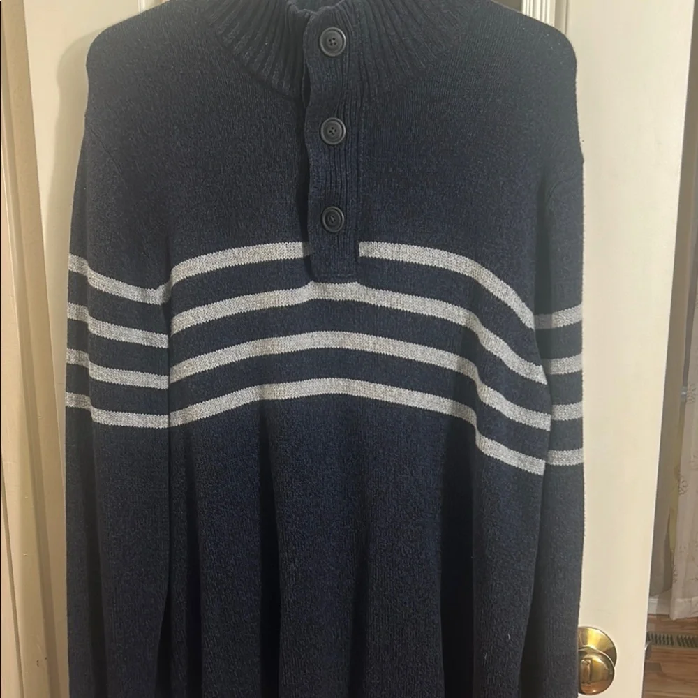 Urban Outfitters Navy Blue and Gray Men's Sweater great condition - Picture 7 of 10